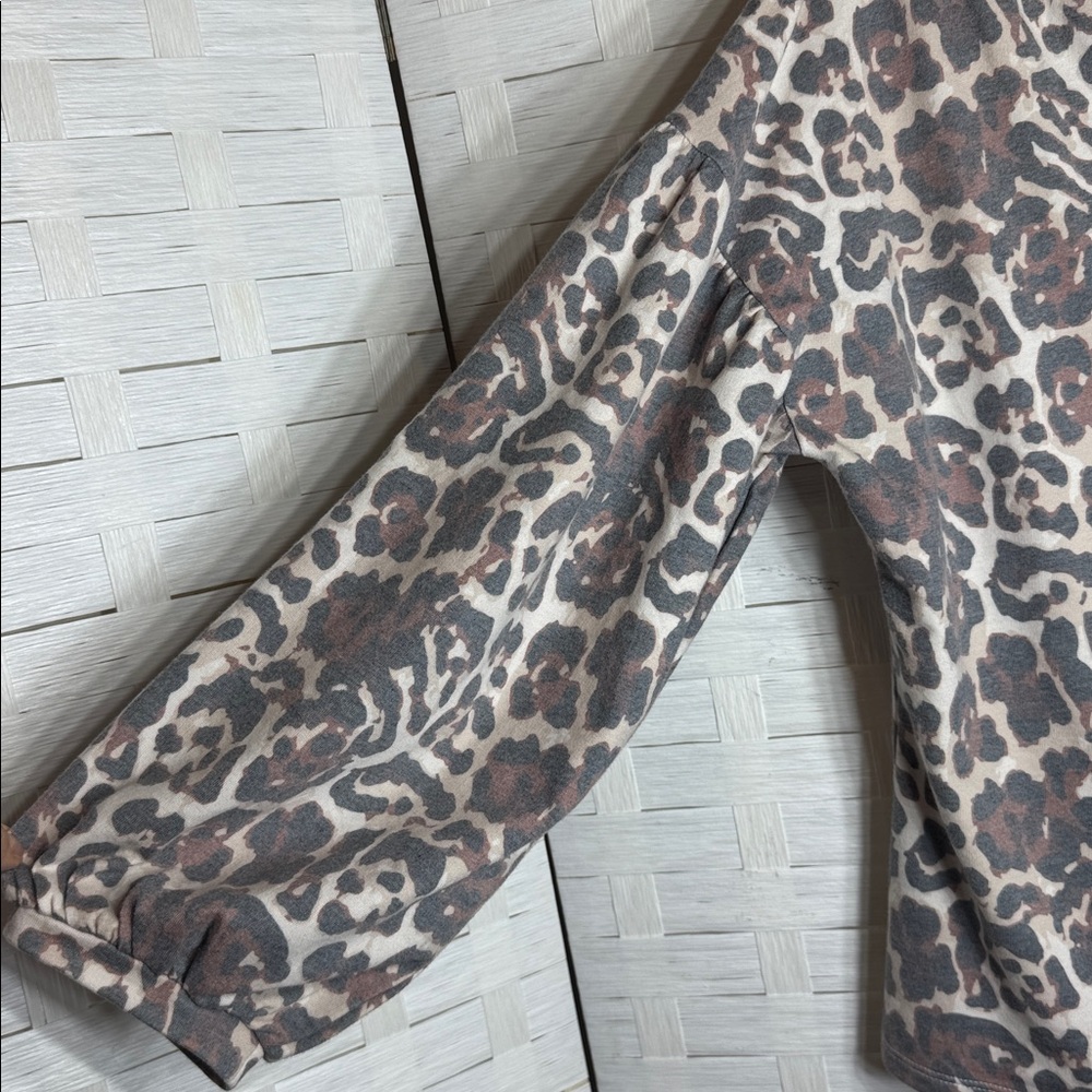Venus Women’s Brown Muted Animal‎ Print Balloon Sleeve Oversized Top Size Medium - Picture 5 of 10